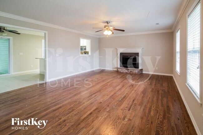 Building Photo - 204 Somerset Dr