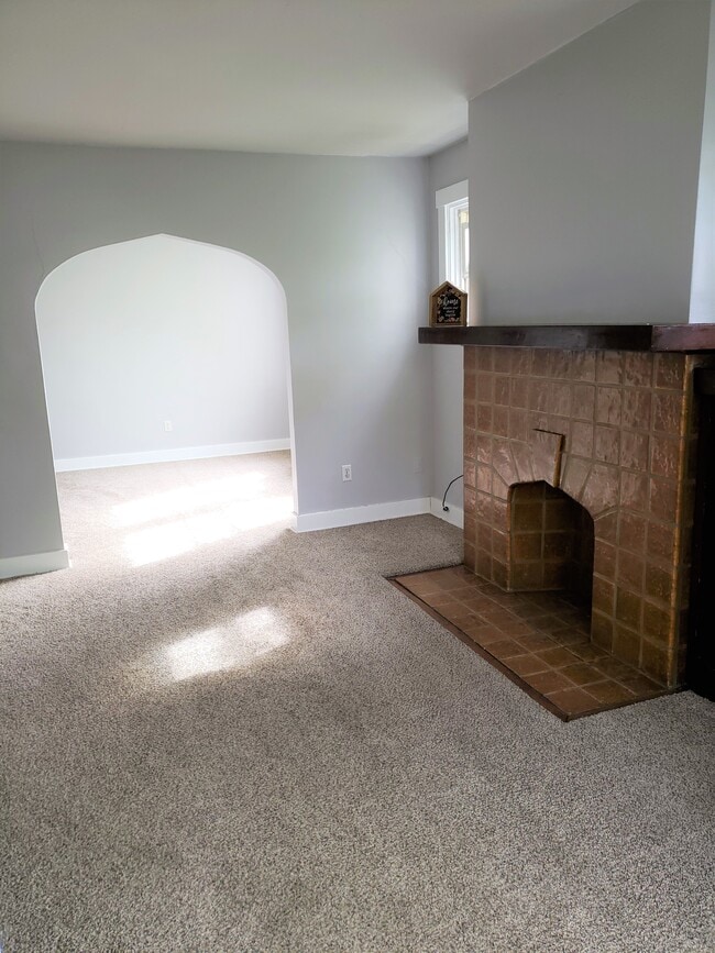 The large living room offers a cosmetic fireplace with solid wood mantel - 201 Richbarn Rd