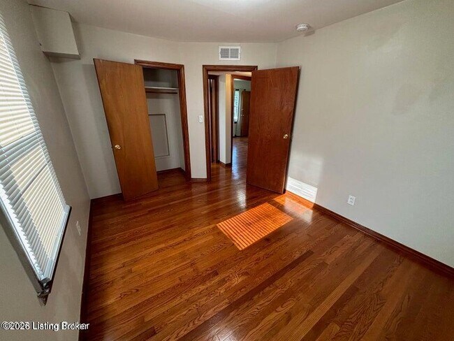 Foto del edificio - 141 E Harrison Ave