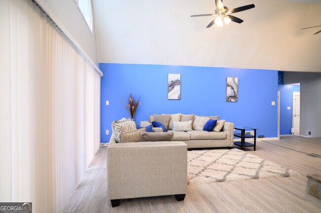 Foto del edificio - 390 Stoneridge Way