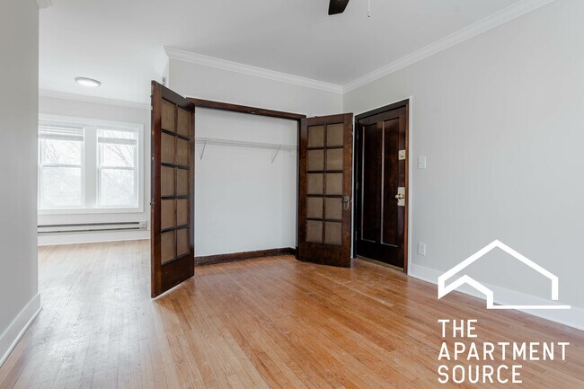 Foto del edificio - 3815 N Greenview Ave