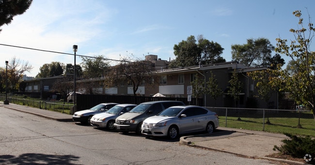 Building Photo - 1901 Sheppard Ave W