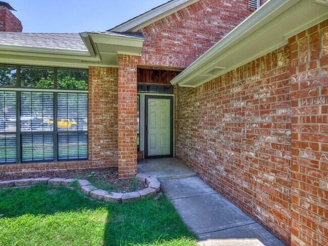 Foto del edificio - Beautifully remodeled home in Edmond + Edm...