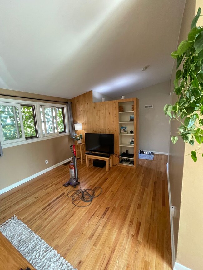 Foto del edificio - Great 3 BED/1 BATH home in walking distanc...
