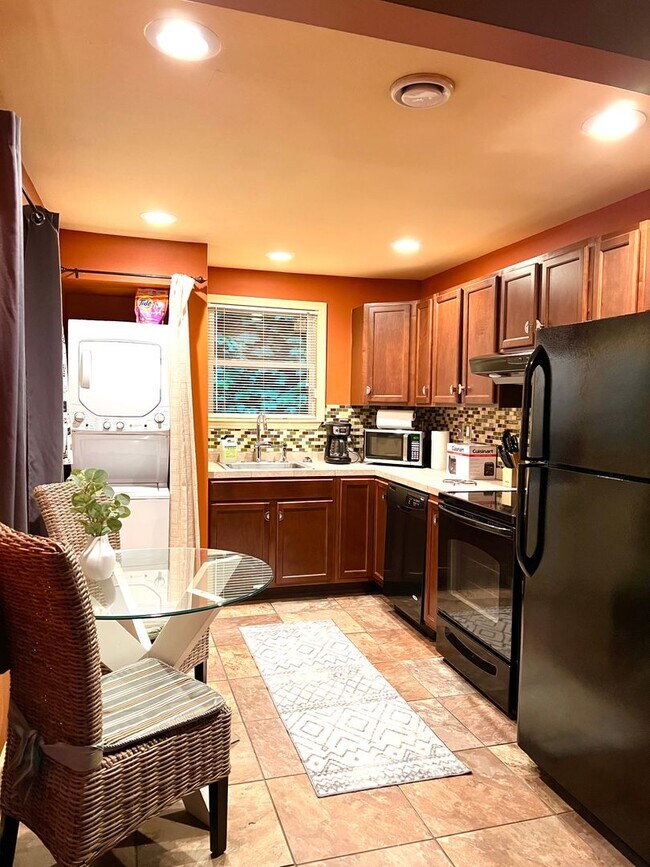 Foto del edificio - Completely Furnished Rental, 2 Bedrooms in...