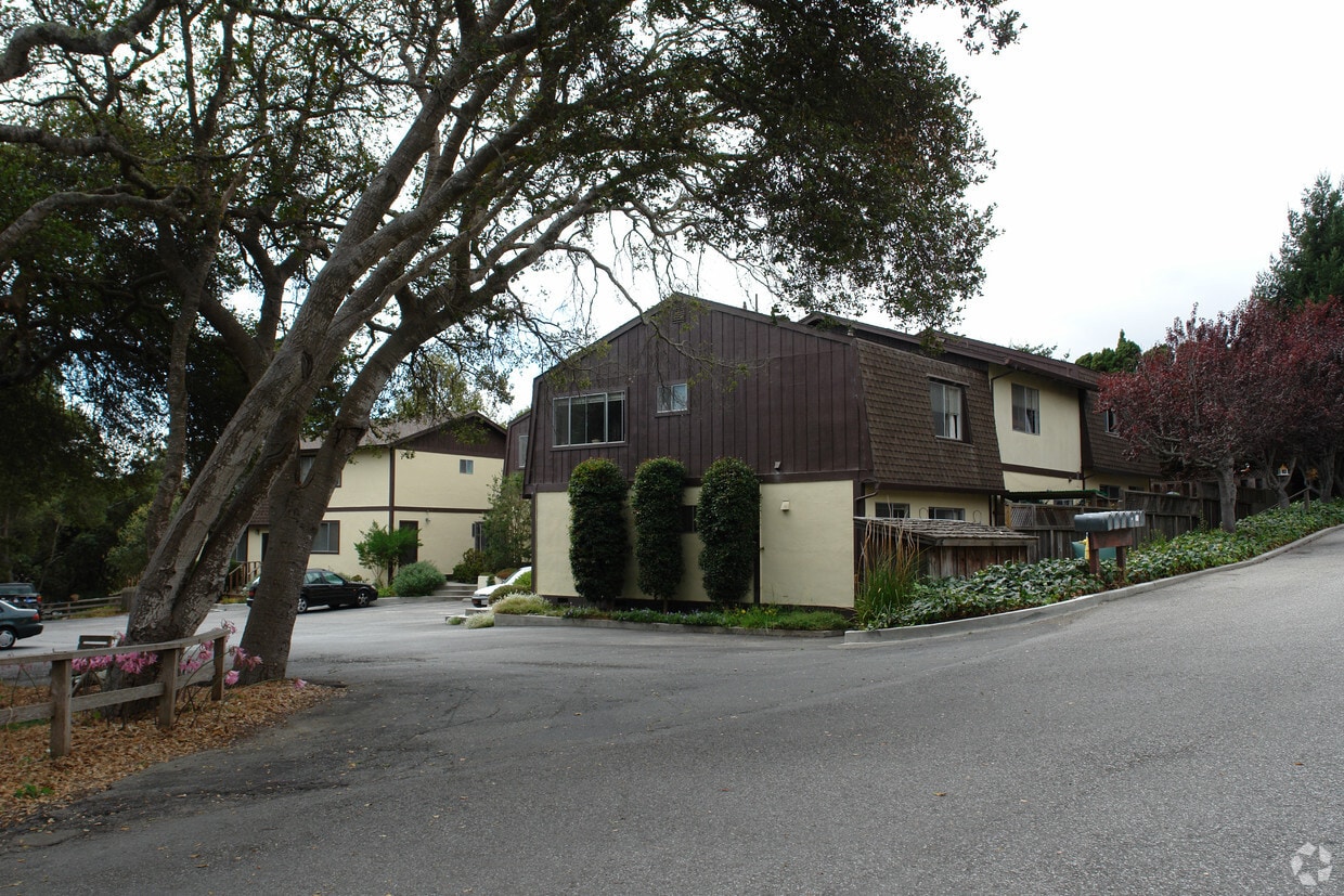 Building Photo - 101 Douglas Dr