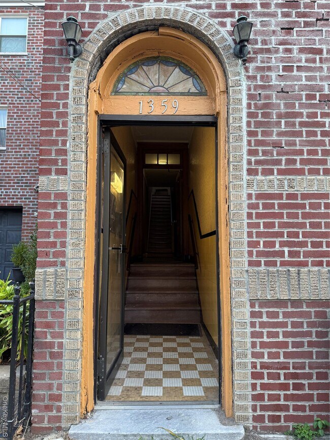 Foto del edificio - 1359 Ellison Ave
