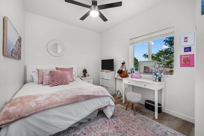 Foto del edificio - Brand new!