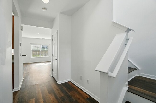 Building Photo - Move-In Ready Townhome in Pineville – Quie...