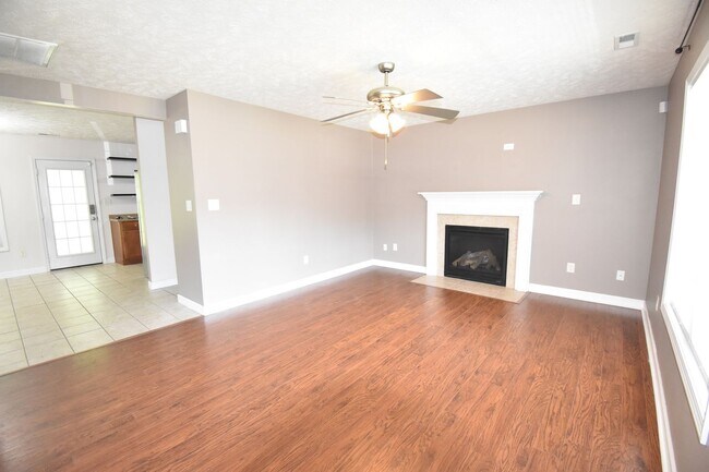 Foto del edificio - Coming soon: 4 Bedroom and 2.5 Bath Home (...