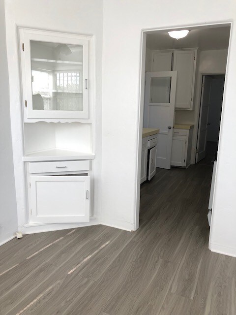 from dining...streaks on floor are sunbeams! - 1109 Main St