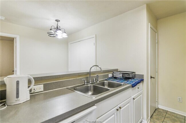Building Photo - 1143 Oney Hervey Dr