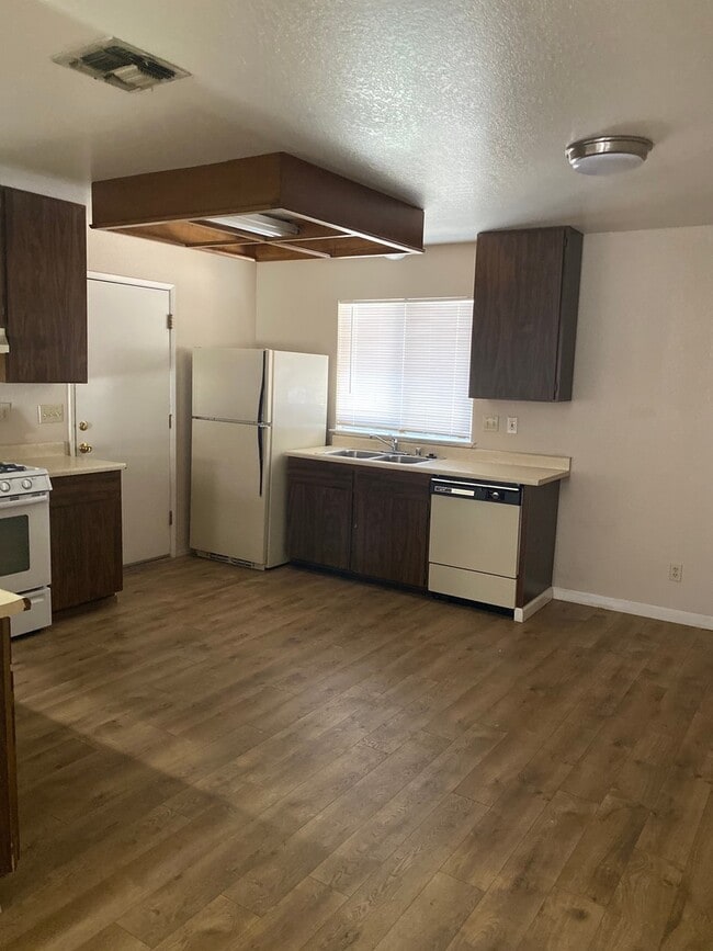 Building Photo - 1547 Dana Dr