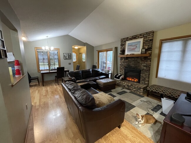 Foto del edificio - 5864 Red Cherry Ln