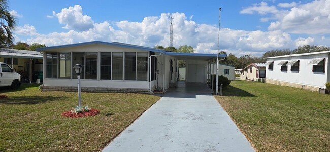 Building Photo - 2 bed 2 baths with carport