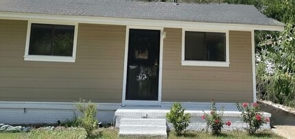 Building Photo - 1004 Lanier Ave