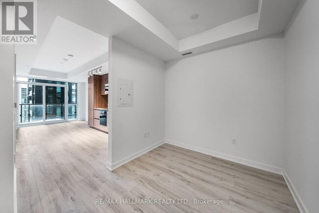 Photo du bâtiment - 110 Broadway Ave