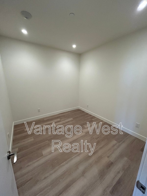 Building Photo - 3340-3340 Lakeshore Rd