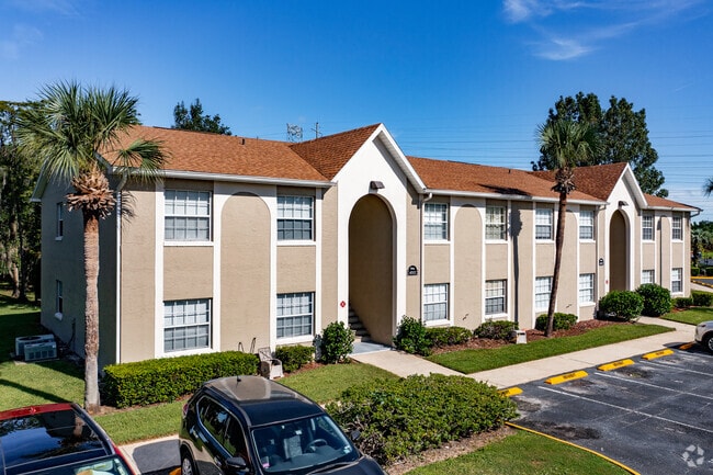 Building Photo - The Reserve at Pershing Oaks Condominiums