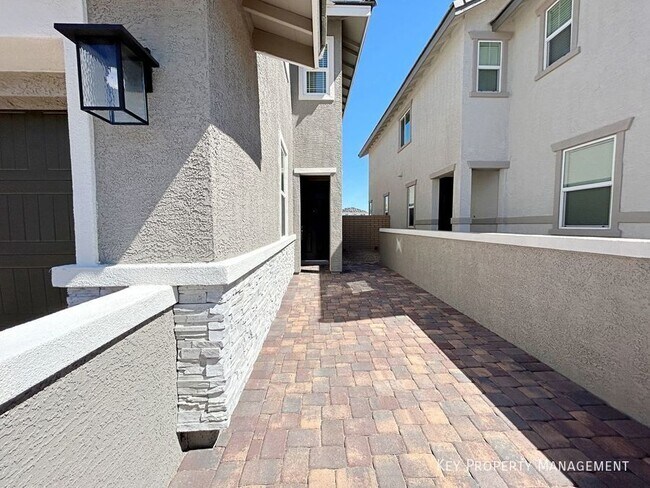 Foto del edificio - 692 Bamboo Bnd Pl