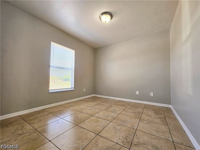 Foto del edificio - 230 Hightower Ave S