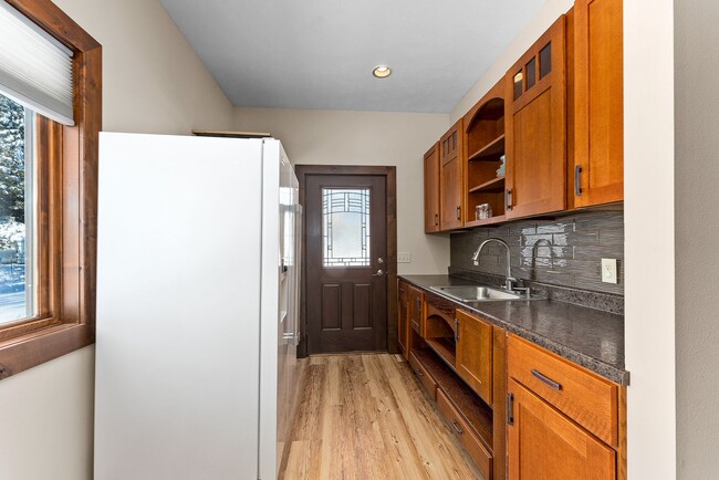 Building Photo - Modern Studio Apartment North Sioux Falls.