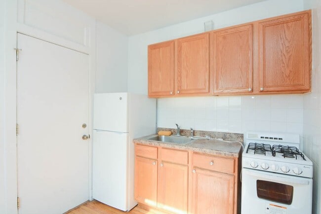 Building Photo - 2649.5 N Spaulding Ave