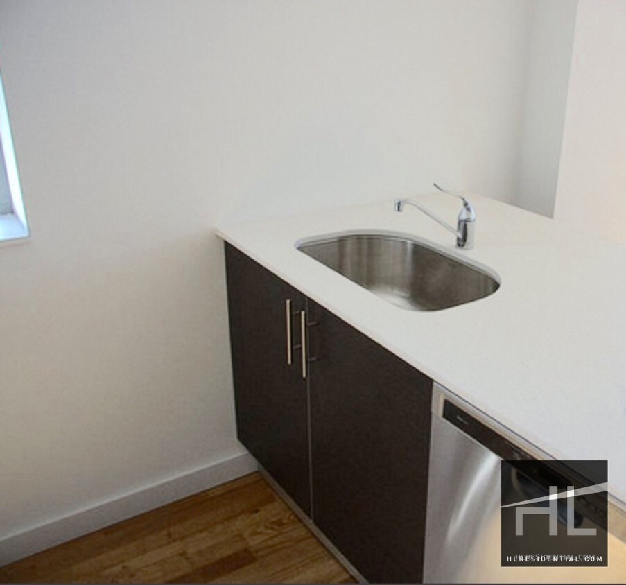 Building Photo - 1105 30th Rd