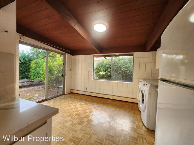Building Photo - 3 br, 2 bath House - 3599 Bryant St