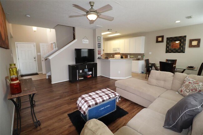 Building Photo - 17230 Oakwood Chase Dr
