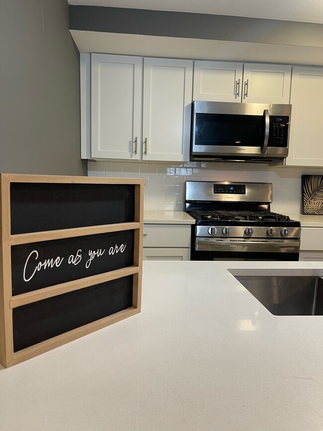 Garden Unit - 4836 S Michigan Ave