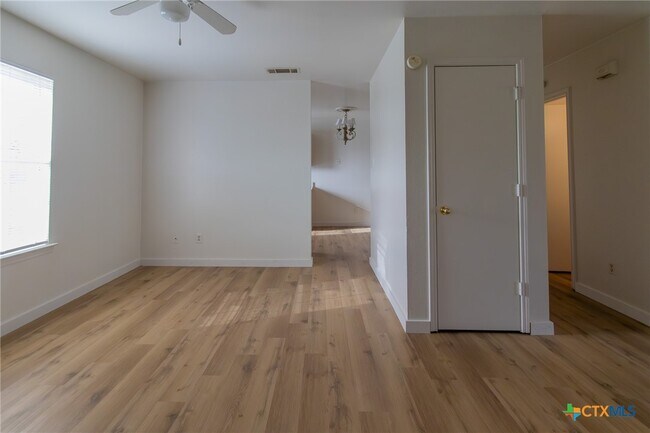 Building Photo - 1601 Benttree Dr