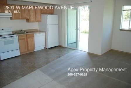 Building Photo - 2831 W Maplewood Ave