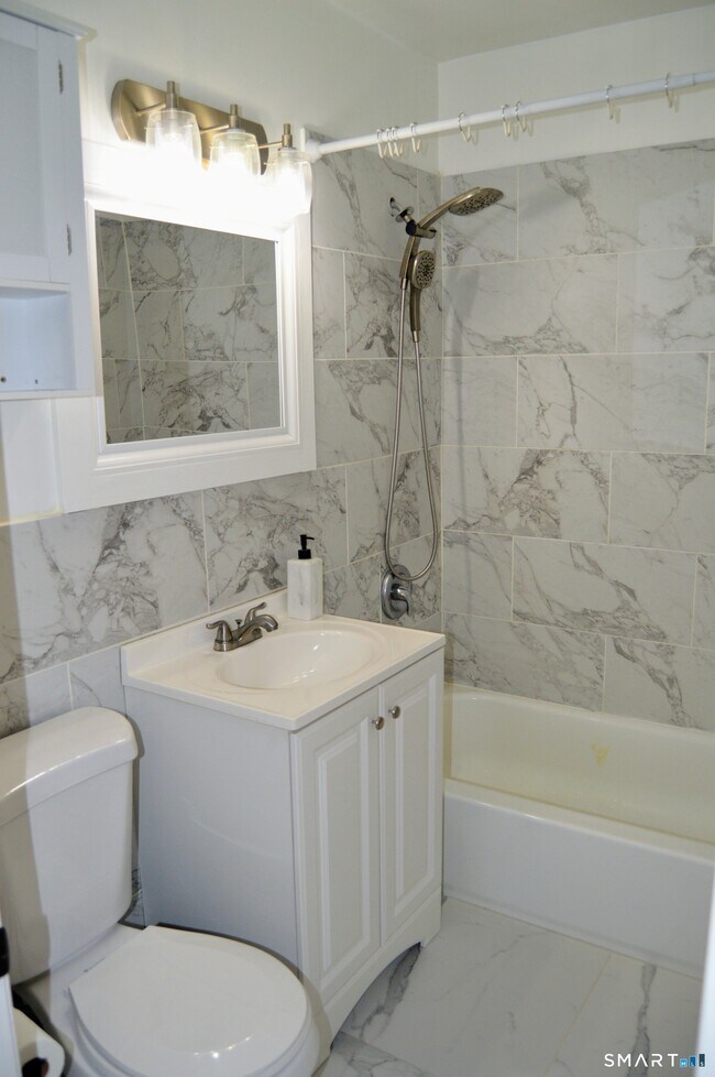 Building Photo - 1660 Farmington Ave