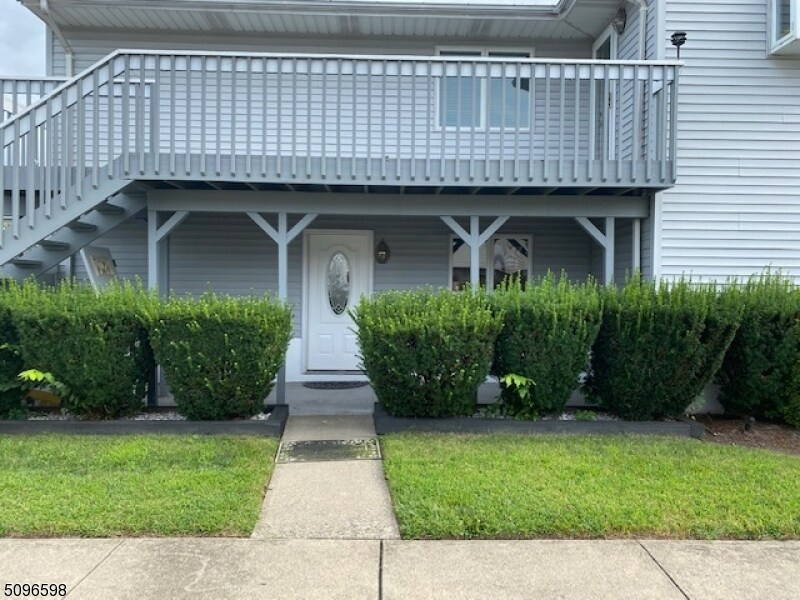 Primary Photo - 10 Susan Ct