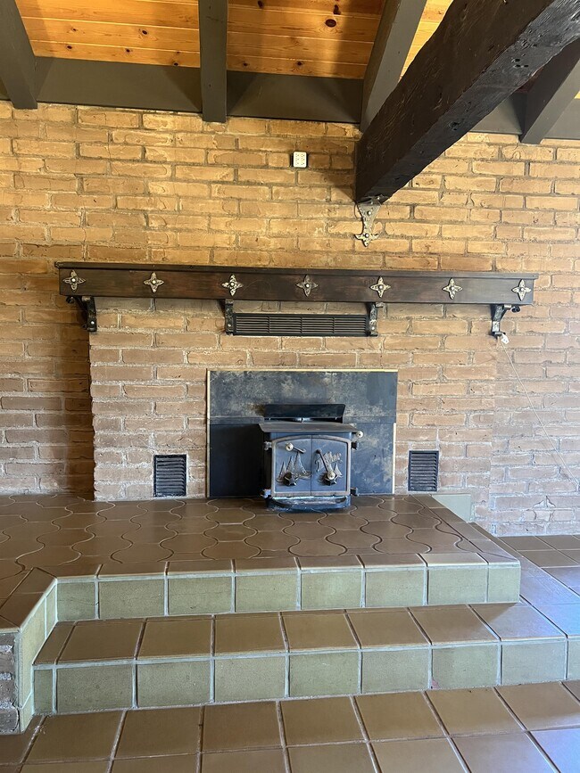 Foto del edificio - 3981 Snow Creek Rd