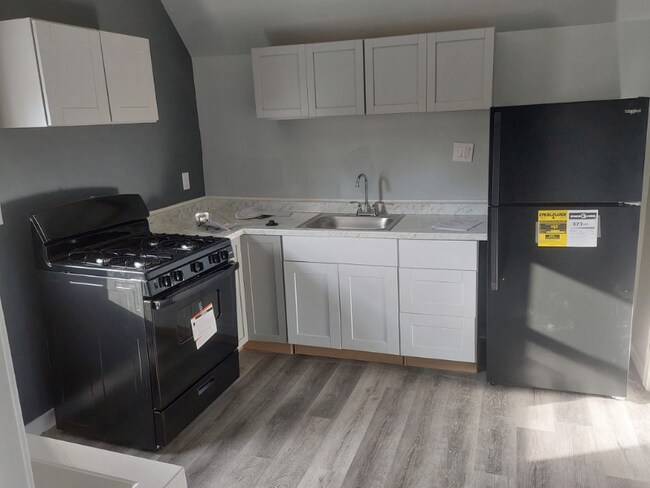 Building Photo - 226 N Reisner St