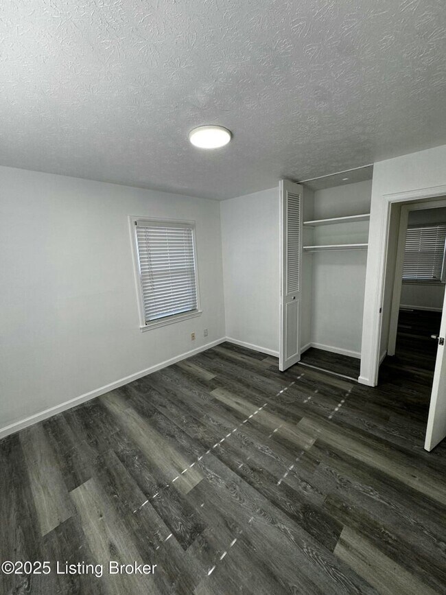 Foto del edificio - 5303 Haventree Pl