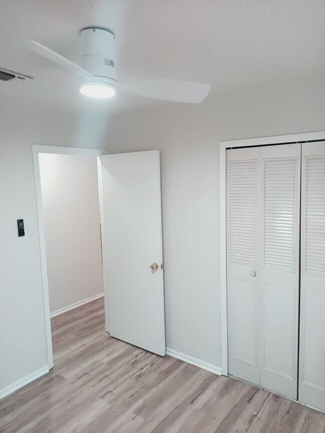 Foto del edificio - Well-Maintained Home with Modern Features in Prime Live Oak Location
