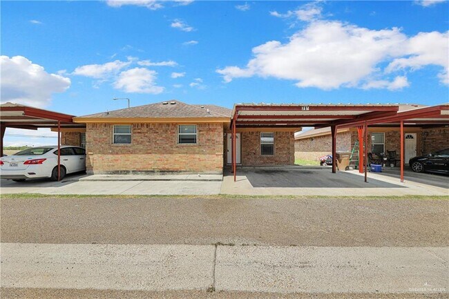 front of unit - 712 Agate St