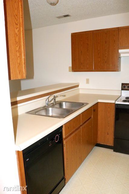 Building Photo - 2 br, 1.5 bath Townhome - Goshen View Town...