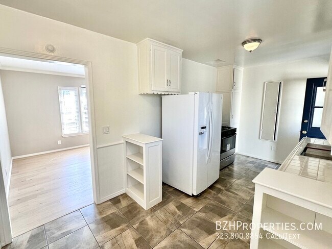 Building Photo - Newly Updated 1Bedroom 1Bathroom In Hollywood