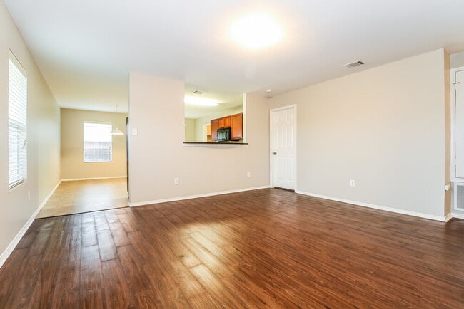 Building Photo - 1303 Macaw Ct