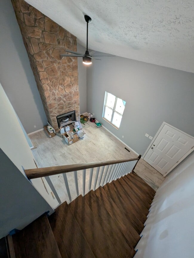 Building Photo - 444 Becky Pl