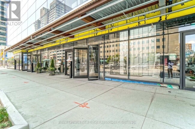 Building Photo - 488 University Ave