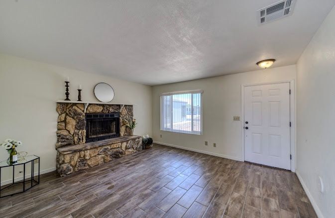 Building Photo - 931 Holly St