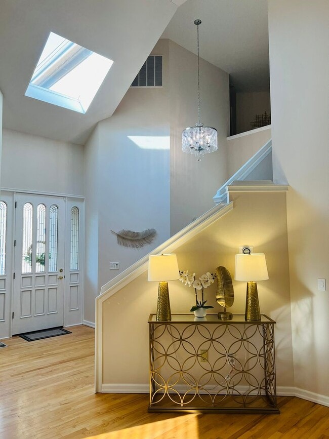 Foto del edificio - Beautiful and Spacious 3BD + Den