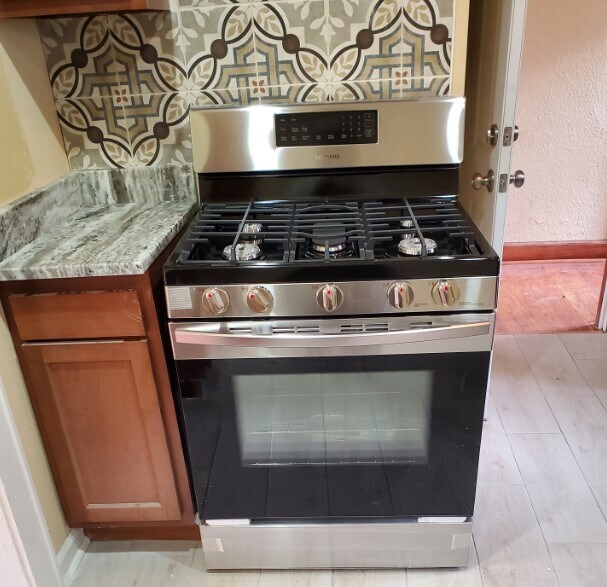 Kitchen - 18115 Cherrylawn St