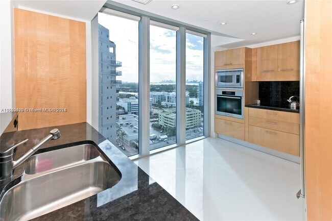 Foto del edificio - 6799 Collins Ave