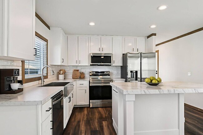 Building Photo - 1610 Fox Dr